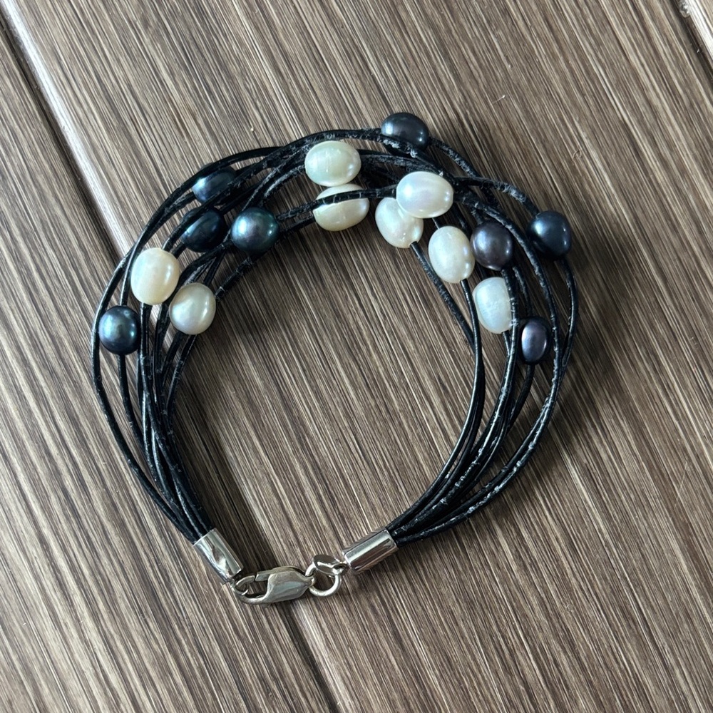 Elegant Black and White REAL Pearl Bracelet
